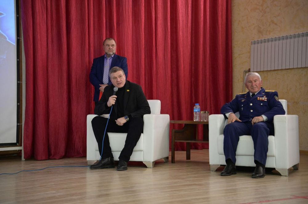 Александр Юрьев: В Евпатории состоялся патриотический форум «Город детства объединяет сердца», посвящённый 80-летию Победы Александр Юрьев: В Евпатории состоялся патриотический форум «Город детства объединяет сердца», посвящённый 80-летию Победы