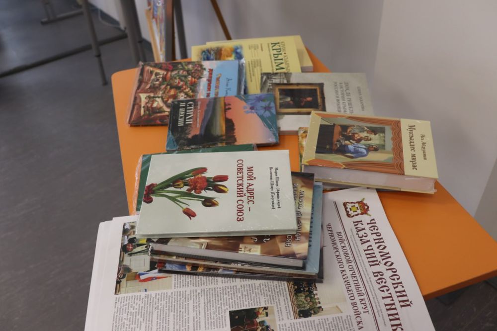 В рамках Дня дарения книг Медиацентр им. И.Гаспринского передал партию книг в библиотеку МБОУ "Маловидненская СОШ им.Селимова М.В." В рамках Дня дарения книг Медиацентр им. И.Гаспринского передал партию книг в библиотеку МБОУ "Маловидненская СОШ им.Селимова М.В."