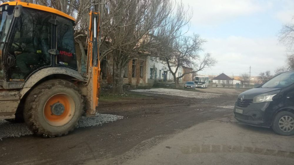 Игорь Ткаченко: Сегодня в селах Ближнее и Насыпное проводились работы по организации площадок под парковку автомобилей Игорь Ткаченко: Сегодня в селах Ближнее и Насыпное проводились работы по организации площадок под парковку автомобилей