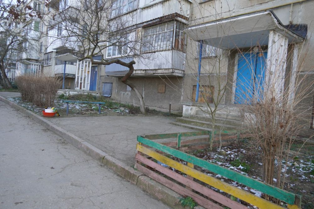 Глава администрации Керчи Олег КАТОРГИН провел встречу с жителями дома №3Б по ул. Горького по вопросу предстоящего благоустройства Глава администрации Керчи Олег КАТОРГИН провел встречу с жителями дома №3Б по ул. Горького по вопросу предстоящего благоустройства