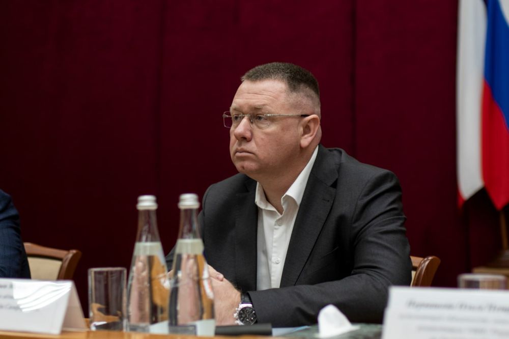 Михаил Афанасьев: Принял участие в совещании с УФНС России по Республике Крым. Михаил Афанасьев: Принял участие в совещании с УФНС России по Республике Крым.