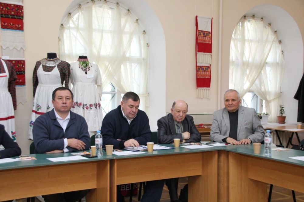 Председатель Государственного комитета по делам межнациональных отношений Республики Крым Руслан Якубов принял участие в заседании Комиссии Общественной палаты Республики Крым по межнациональным, межконфессиональным... Председатель Государственного комитета по делам межнациональных отношений Республики Крым Руслан Якубов принял участие в заседании Комиссии Общественной палаты Республики Крым по межнациональным, межконфессиональным...