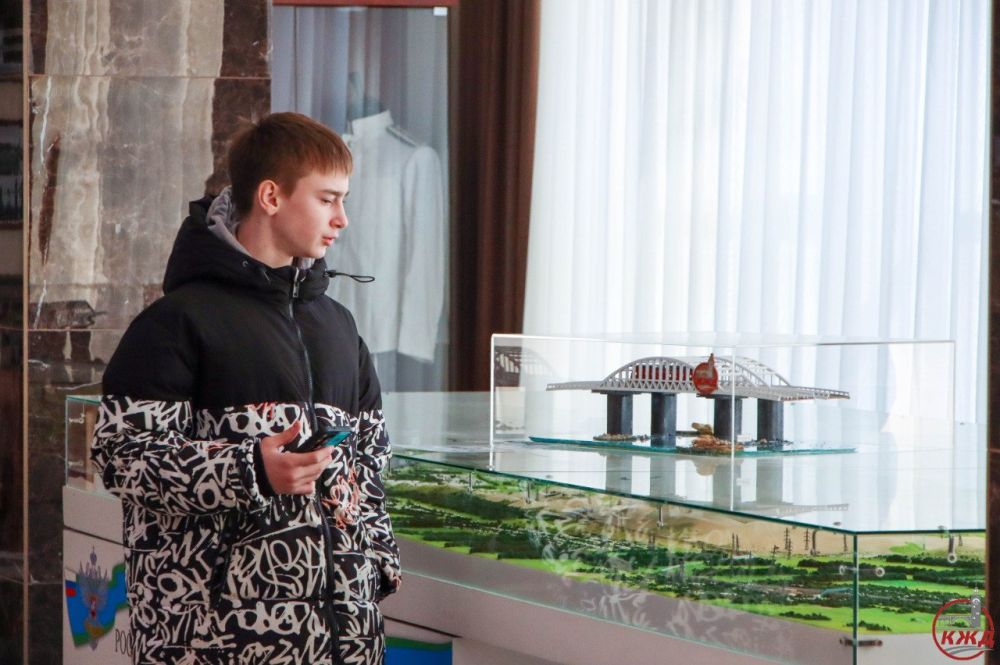 Экскурсия по железнодорожному вокзалу Симферополя Экскурсия по железнодорожному вокзалу Симферополя