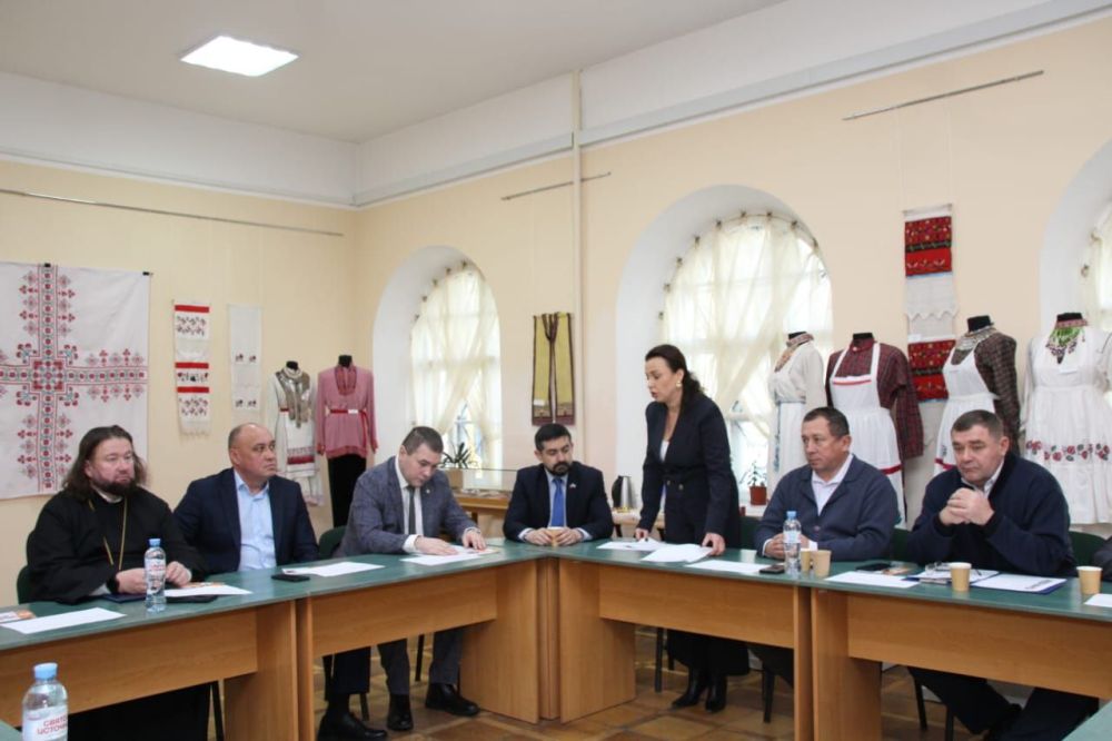 Председатель Государственного комитета по делам межнациональных отношений Республики Крым Руслан Якубов принял участие в заседании Комиссии Общественной палаты Республики Крым по межнациональным, межконфессиональным... Председатель Государственного комитета по делам межнациональных отношений Республики Крым Руслан Якубов принял участие в заседании Комиссии Общественной палаты Республики Крым по межнациональным, межконфессиональным...