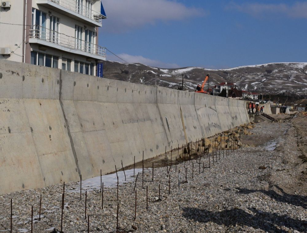 Провел рабочие совещания на объектах Минстроя Крыма – «Строительство общеобразовательной школы в микрорайоне Челноковского массива в г. Феодосия на 800 мест» и «Реконструкция набережной в пгт. Коктебель, г. Феодосия... Провел рабочие совещания на объектах Минстроя Крыма – «Строительство общеобразовательной школы в микрорайоне Челноковского массива в г. Феодосия на 800 мест» и «Реконструкция набережной в пгт. Коктебель, г. Феодосия...