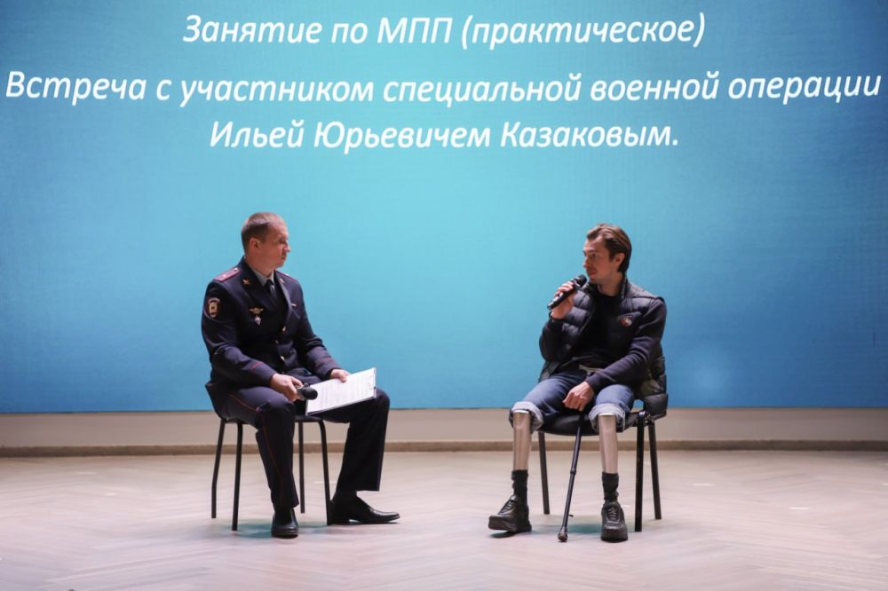 В концертном зале УМВД России по г. Севастополю прошло культурно-патриотическое занятие для полицейских и кадет ОВД В концертном зале УМВД России по г. Севастополю прошло культурно-патриотическое занятие для полицейских и кадет ОВД
