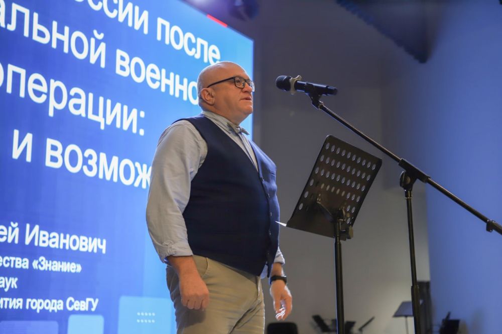 В концертном зале УМВД России по г. Севастополю прошло культурно-патриотическое занятие для полицейских и кадет ОВД В концертном зале УМВД России по г. Севастополю прошло культурно-патриотическое занятие для полицейских и кадет ОВД
