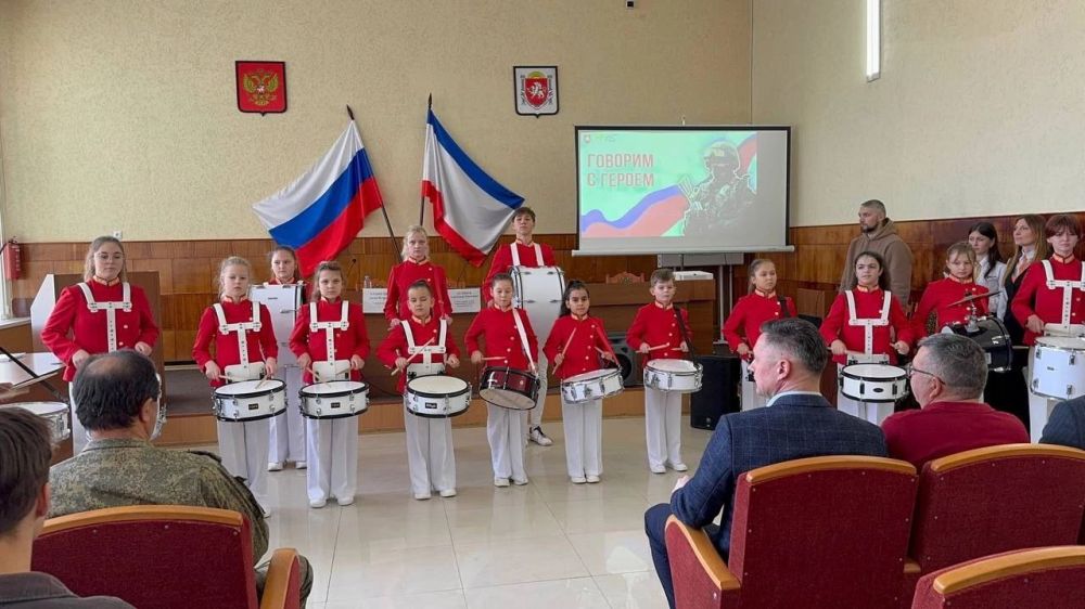 Говорим с Героем. 13 февраля, в рамках цикла муниципальных встреч «Говорим с Героем», посвященных Дню защитника Отечества, в зале Администрации Черноморского района, состоялась встреча активистов Ученического самоуправления... Говорим с Героем. 13 февраля, в рамках цикла муниципальных встреч «Говорим с Героем», посвященных Дню защитника Отечества, в зале Администрации Черноморского района, состоялась встреча активистов Ученического самоуправления...