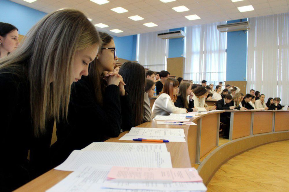 Сегодня в Крымском федеральном университете имени В.И.Вернадского состоялось открытие Республиканского конкурса-защиты научно-исследовательских работ "МАН "Искатель" Сегодня в Крымском федеральном университете имени В.И.Вернадского состоялось открытие Республиканского конкурса-защиты научно-исследовательских работ "МАН "Искатель"