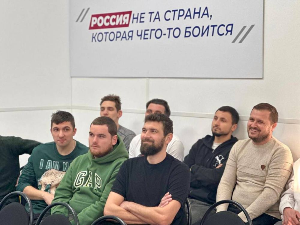 Владимир Немцев: В Штабе общественной поддержки передали спортивную форму команде ФКГ Севастополя (футбольный клуб глухих) Владимир Немцев: В Штабе общественной поддержки передали спортивную форму команде ФКГ Севастополя (футбольный клуб глухих)