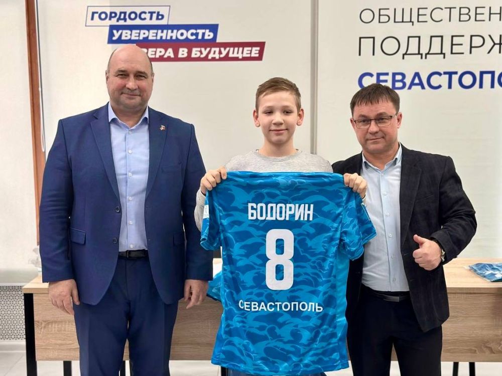 Владимир Немцев: В Штабе общественной поддержки передали спортивную форму команде ФКГ Севастополя (футбольный клуб глухих) Владимир Немцев: В Штабе общественной поддержки передали спортивную форму команде ФКГ Севастополя (футбольный клуб глухих)