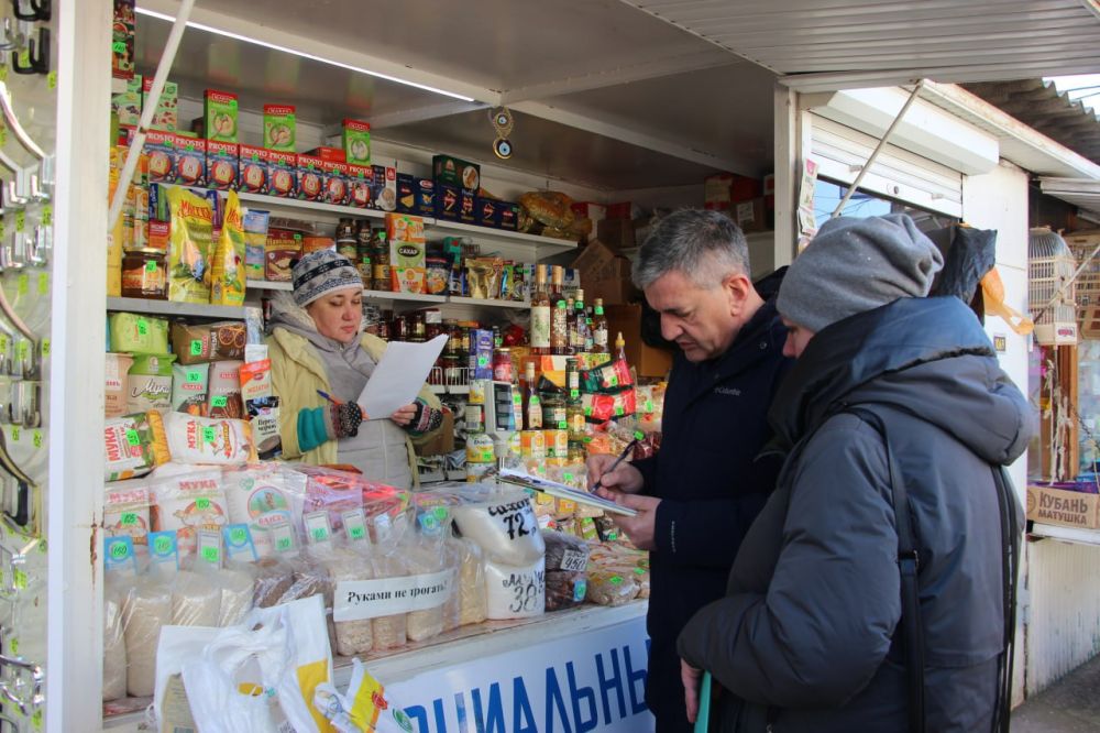 #экономика. В Керчи продолжается мониторинг соблюдения законодательства при формировании цен на социально значимые продукты питания на объектах потребительского рынка. Очередной плановый рейд провели сотрудники департамента... #экономика. В Керчи продолжается мониторинг соблюдения законодательства при формировании цен на социально значимые продукты питания на объектах потребительского рынка. Очередной плановый рейд провели сотрудники департамента...
