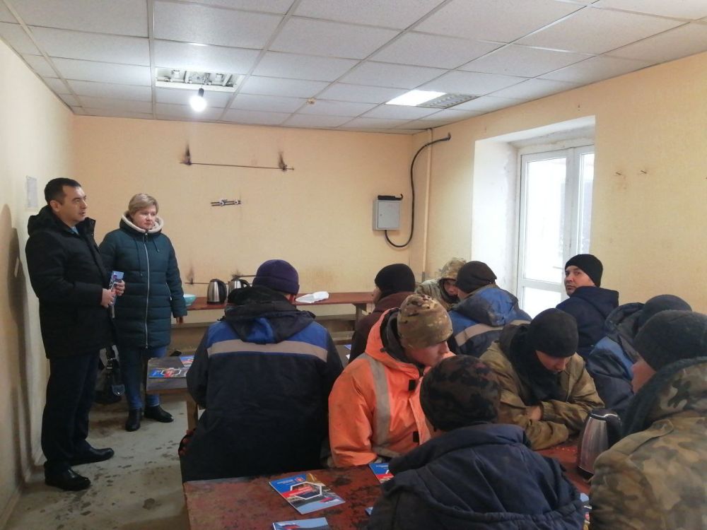 В Евпатории прошла информационно-разъяснительная работа с иностранными гражданами В Евпатории прошла информационно-разъяснительная работа с иностранными гражданами