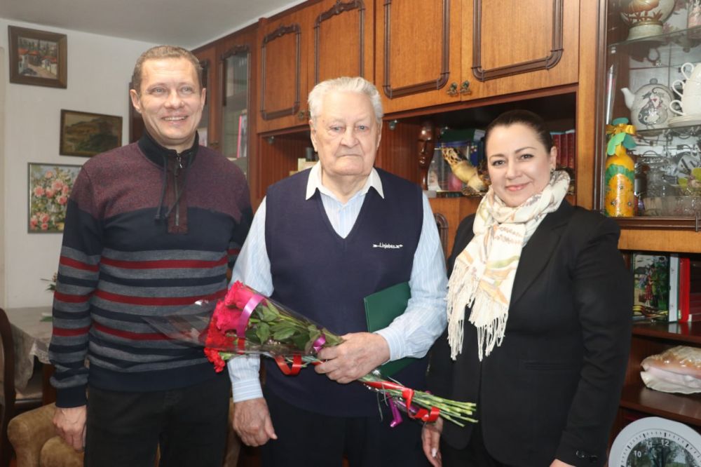 Сегодня ветеран Великой Отечественной войны, участник партизанского движения в Белоруссии Иван Кириллович Татьяненко отмечает 98-й день рождения Сегодня ветеран Великой Отечественной войны, участник партизанского движения в Белоруссии Иван Кириллович Татьяненко отмечает 98-й день рождения