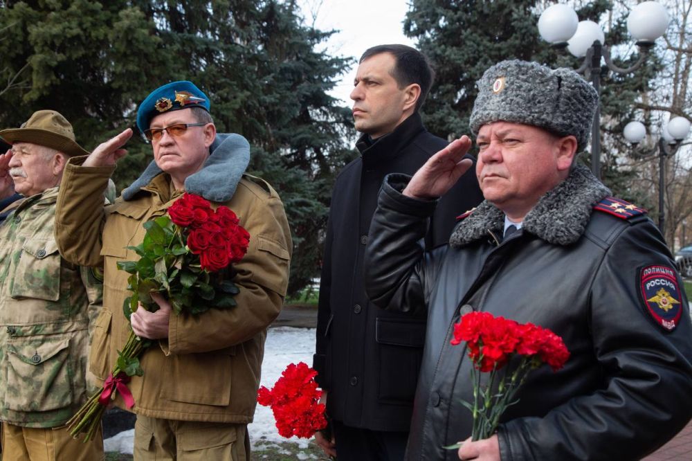 В День памяти о россиянах, исполнявших служебный долг за пределами Отечества, в Сквере воинов-интернационалистов крымской столицы прошло памятное мероприятие, посвященное 36-й годовщине завершения вывода советских войск из... В День памяти о россиянах, исполнявших служебный долг за пределами Отечества, в Сквере воинов-интернационалистов крымской столицы прошло памятное мероприятие, посвященное 36-й годовщине завершения вывода советских войск из...