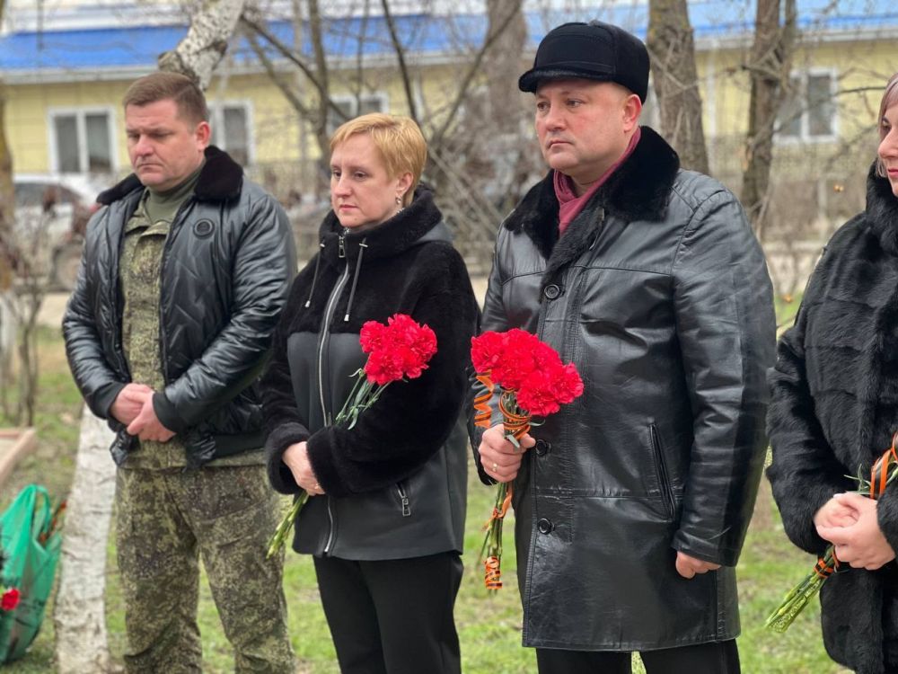 «36 лет прошло со дня вывода советских войск из республики Афганистан, но события, унёсшие жизни тысячи наших солдат, остаются в памяти. Священный долг каждого из нас – помнить о наших соотечественниках, для которых Родина... «36 лет прошло со дня вывода советских войск из республики Афганистан, но события, унёсшие жизни тысячи наших солдат, остаются в памяти. Священный долг каждого из нас – помнить о наших соотечественниках, для которых Родина...