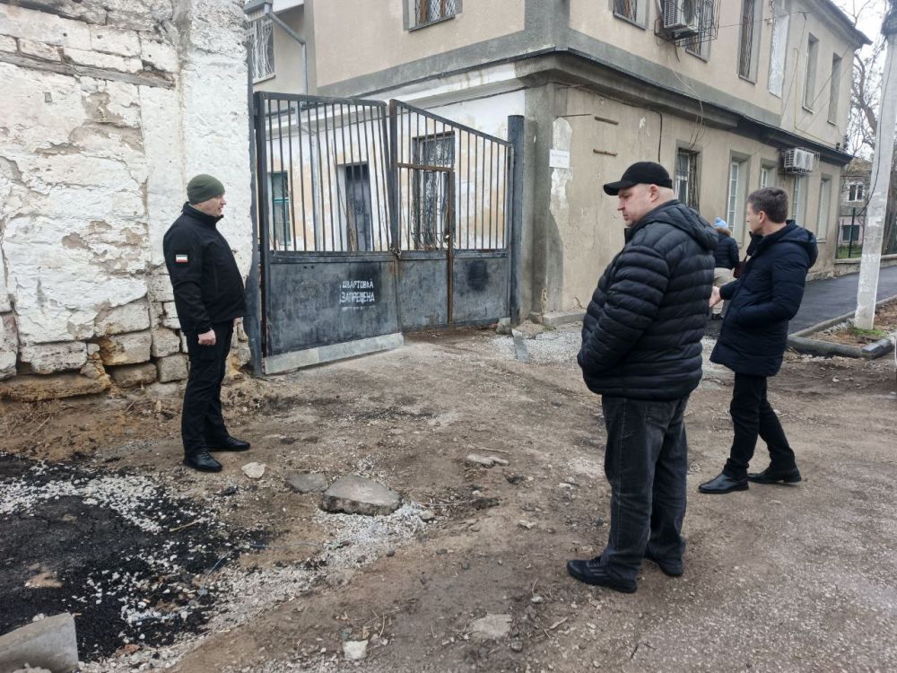 В Крыму внесли в чёрный список подрядчиков за плохой ремонт В Крыму внесли в чёрный список подрядчиков за плохой ремонт