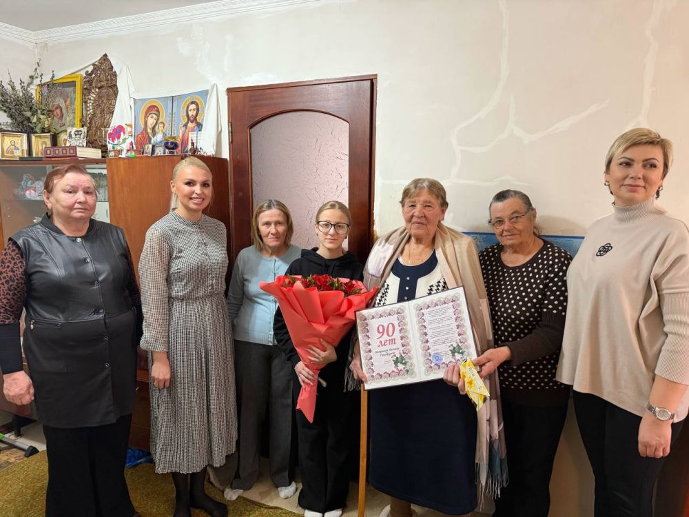 Анастасия Гридчина: Сегодня с большим удовольствием вместе с главой администрации Мирновского сельского поселения Наталией Солоповой и заместителем главы администрации Мирновского сельского поселения Алексеем Карюкиным... Анастасия Гридчина: Сегодня с большим удовольствием вместе с главой администрации Мирновского сельского поселения Наталией Солоповой и заместителем главы администрации Мирновского сельского поселения Алексеем Карюкиным...