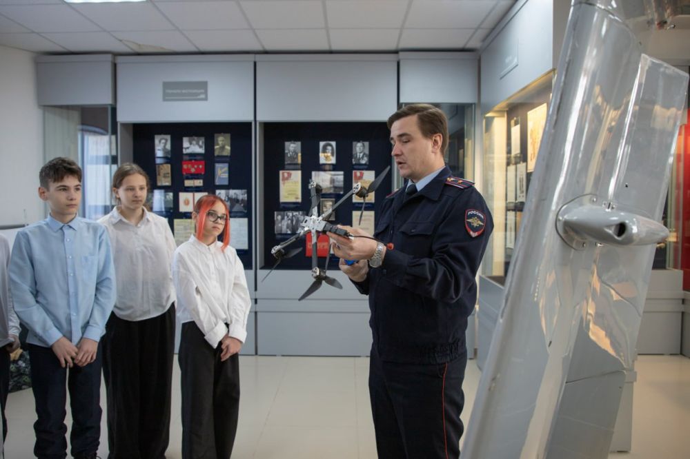 Патриотическое воспитание молодежи – одна из важнейших задач полиции! Патриотическое воспитание молодежи – одна из важнейших задач полиции!