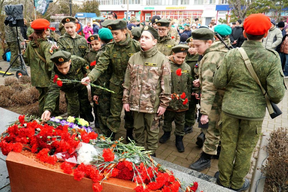 В Евпатории почтили память погибших в Афганистане воинов-интернационалистов В Евпатории почтили память погибших в Афганистане воинов-интернационалистов