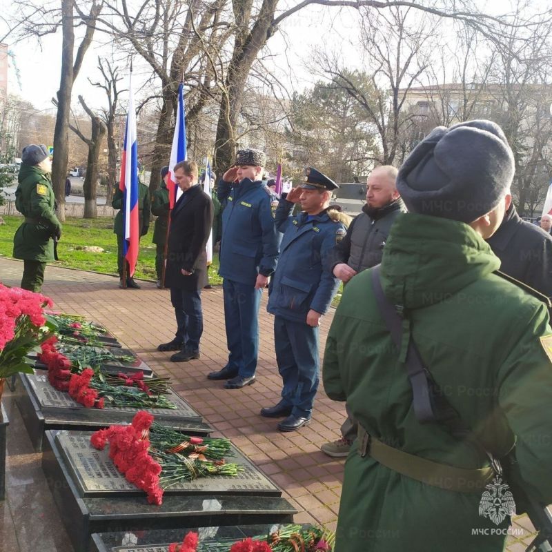 Сотрудники Главного управления МЧС России по Республике Крым почтили память крымчан, погибших в Афганистанe Сотрудники Главного управления МЧС России по Республике Крым почтили память крымчан, погибших в Афганистанe
