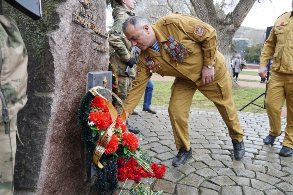 #память. 15 февраля наша страна отмечает День памяти о россиянах, исполнявших служебный долг за пределами Отечества, и 36-ю годовщину вывода советских войск из Афганистана #память. 15 февраля наша страна отмечает День памяти о россиянах, исполнявших служебный долг за пределами Отечества, и 36-ю годовщину вывода советских войск из Афганистана