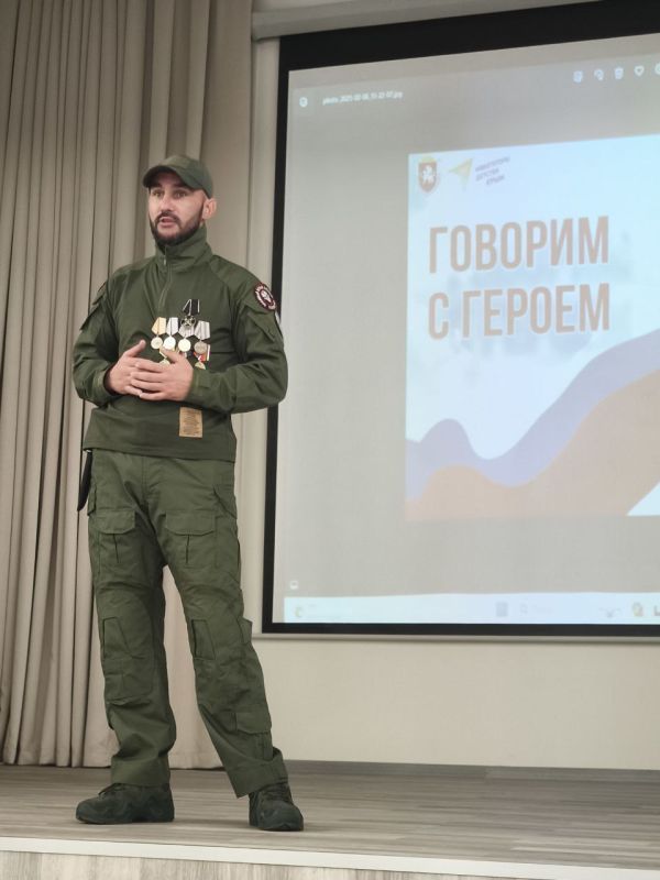 Говорим с Героем. В рамках цикла муниципальных встреч «Говорим с Героем», посвященных Дню защитника Отечества, в Ялтинской средней школе №10 состоялась встреча активистов Ученического самоуправления, активистов Движения... Говорим с Героем. В рамках цикла муниципальных встреч «Говорим с Героем», посвященных Дню защитника Отечества, в Ялтинской средней школе №10 состоялась встреча активистов Ученического самоуправления, активистов Движения...