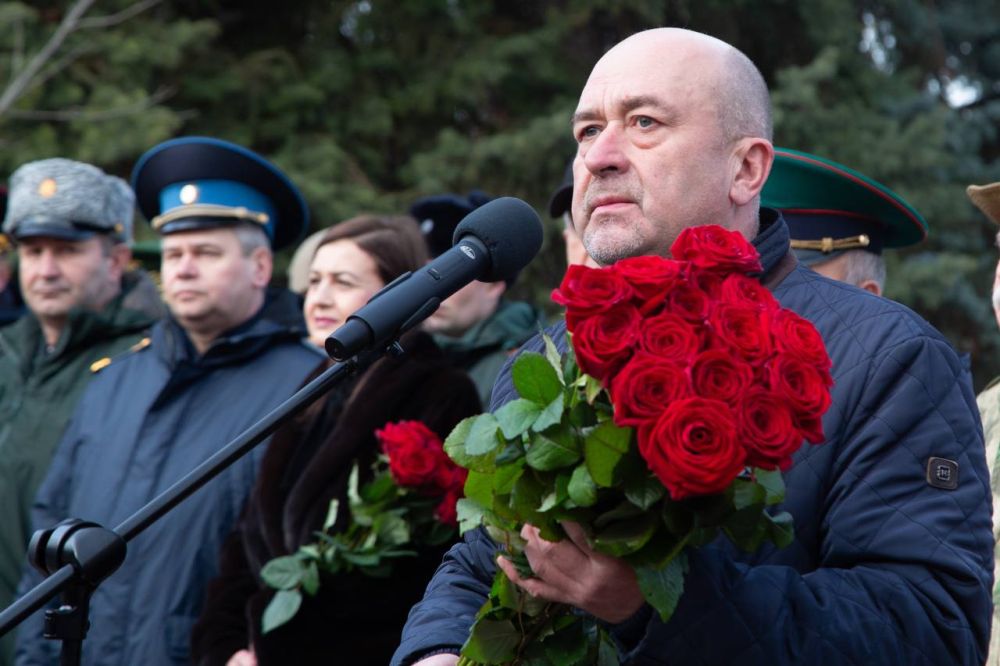 В День памяти о россиянах, исполнявших служебный долг за пределами Отечества, в Сквере воинов-интернационалистов крымской столицы прошло памятное мероприятие, посвященное 36-й годовщине завершения вывода советских войск из... В День памяти о россиянах, исполнявших служебный долг за пределами Отечества, в Сквере воинов-интернационалистов крымской столицы прошло памятное мероприятие, посвященное 36-й годовщине завершения вывода советских войск из...