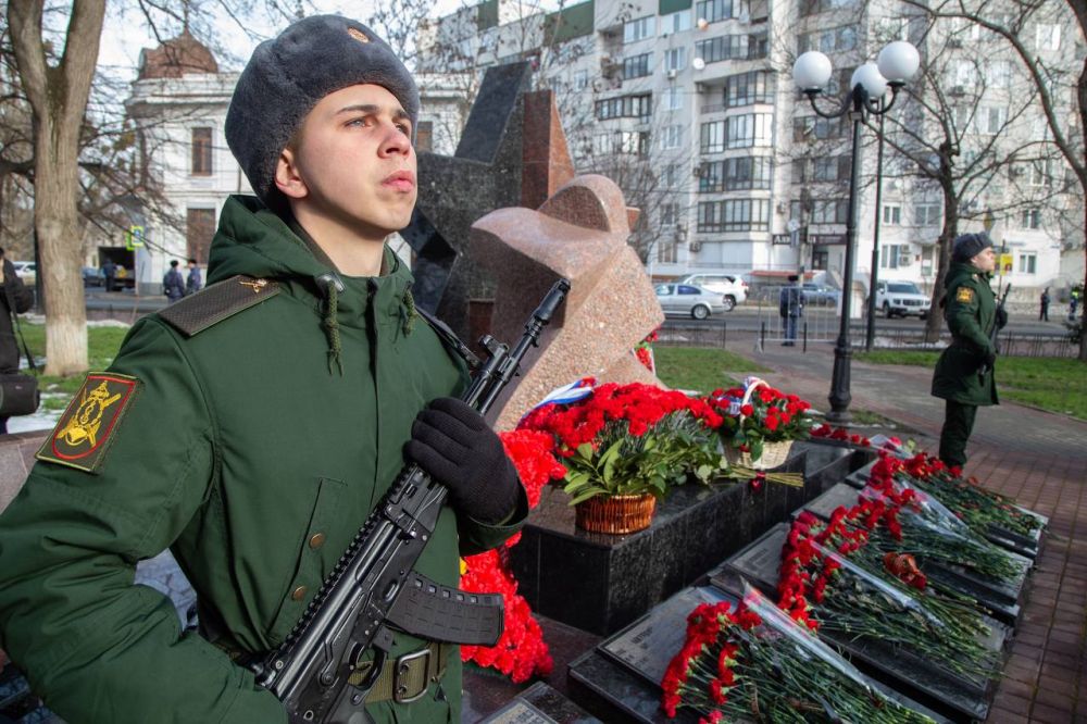 В День памяти о россиянах, исполнявших служебный долг за пределами Отечества, в Сквере воинов-интернационалистов крымской столицы прошло памятное мероприятие, посвященное 36-й годовщине завершения вывода советских войск из... В День памяти о россиянах, исполнявших служебный долг за пределами Отечества, в Сквере воинов-интернационалистов крымской столицы прошло памятное мероприятие, посвященное 36-й годовщине завершения вывода советских войск из...