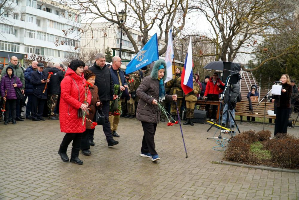 В Евпатории почтили память погибших в Афганистане воинов-интернационалистов В Евпатории почтили память погибших в Афганистане воинов-интернационалистов