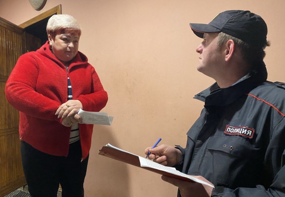 Сотрудники полиции напомнили жителям Ялты об опасности мошеннических действий Сотрудники полиции напомнили жителям Ялты об опасности мошеннических действий