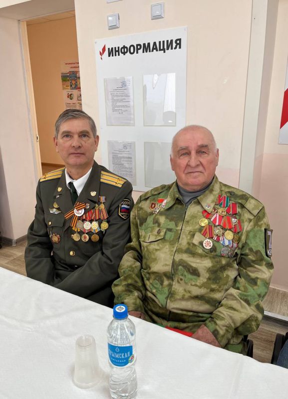 Керченский городской ЗАГС совместно с МБОУ Ленинского района Республики Крым «Глазовская СОШ» и Глазовским сельским Домом культуры провели урок мужества «Незабытая доблесть», посвященный памяти о россиянах, выполнявших... Керченский городской ЗАГС совместно с МБОУ Ленинского района Республики Крым «Глазовская СОШ» и Глазовским сельским Домом культуры провели урок мужества «Незабытая доблесть», посвященный памяти о россиянах, выполнявших...