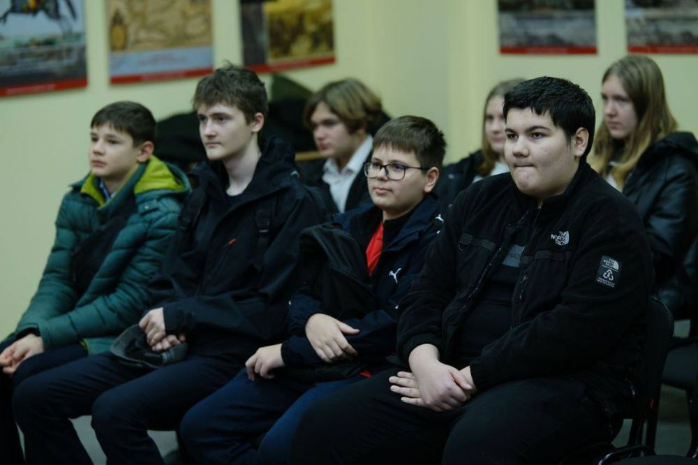 В Севастополе прошел «Разговор с Героем» В Севастополе прошел «Разговор с Героем»