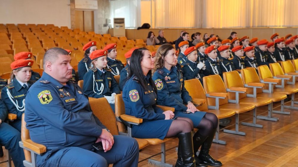 День кадета России в Главном управлении МЧС России по Республике Крым День кадета России в Главном управлении МЧС России по Республике Крым