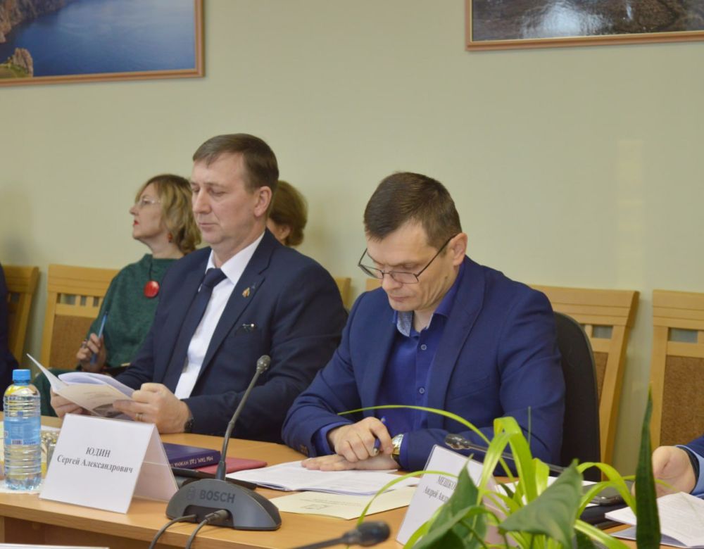 Алексей Ерёменко: Совместно со своим заместителем Юдиным Сергеем Александровичем принял участие в заседании Комитета Государственного Совета Республики Крым по экологии и природным ресурсам под председательством... Алексей Ерёменко: Совместно со своим заместителем Юдиным Сергеем Александровичем принял участие в заседании Комитета Государственного Совета Республики Крым по экологии и природным ресурсам под председательством...