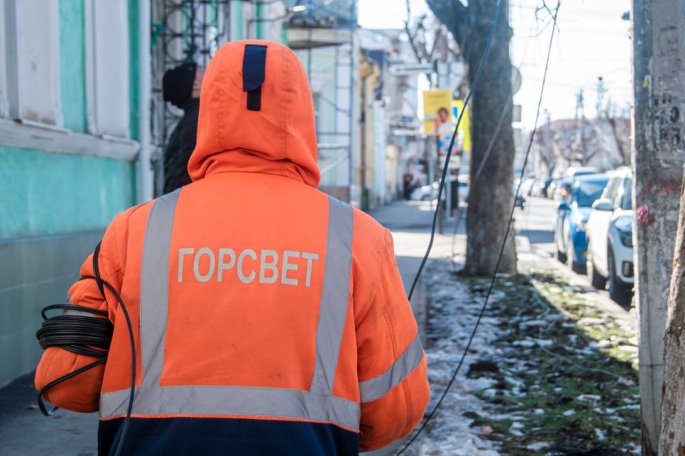 В крымской столице продолжаются работы по упорядочиванию воздушных сетей и коммуникаций связи В крымской столице продолжаются работы по упорядочиванию воздушных сетей и коммуникаций связи