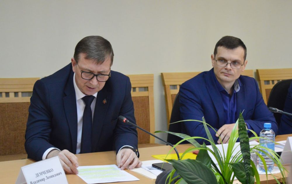 Алексей Ерёменко: Совместно со своим заместителем Юдиным Сергеем Александровичем принял участие в заседании Комитета Государственного Совета Республики Крым по экологии и природным ресурсам под председательством... Алексей Ерёменко: Совместно со своим заместителем Юдиным Сергеем Александровичем принял участие в заседании Комитета Государственного Совета Республики Крым по экологии и природным ресурсам под председательством...