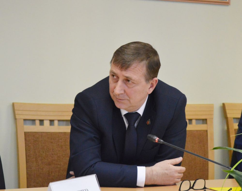 Алексей Ерёменко: Совместно со своим заместителем Юдиным Сергеем Александровичем принял участие в заседании Комитета Государственного Совета Республики Крым по экологии и природным ресурсам под председательством... Алексей Ерёменко: Совместно со своим заместителем Юдиным Сергеем Александровичем принял участие в заседании Комитета Государственного Совета Республики Крым по экологии и природным ресурсам под председательством...