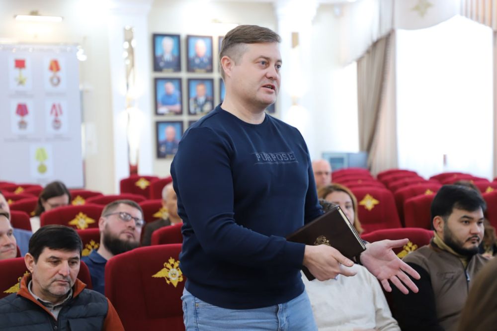 В УМВД России по г. Севастополю прошла пресс-конференция, посвященная вопросам легализации иностранных граждан согласно Указу Президента России № 1126, вступившему в силу с 1 января 2025 года В УМВД России по г. Севастополю прошла пресс-конференция, посвященная вопросам легализации иностранных граждан согласно Указу Президента России № 1126, вступившему в силу с 1 января 2025 года