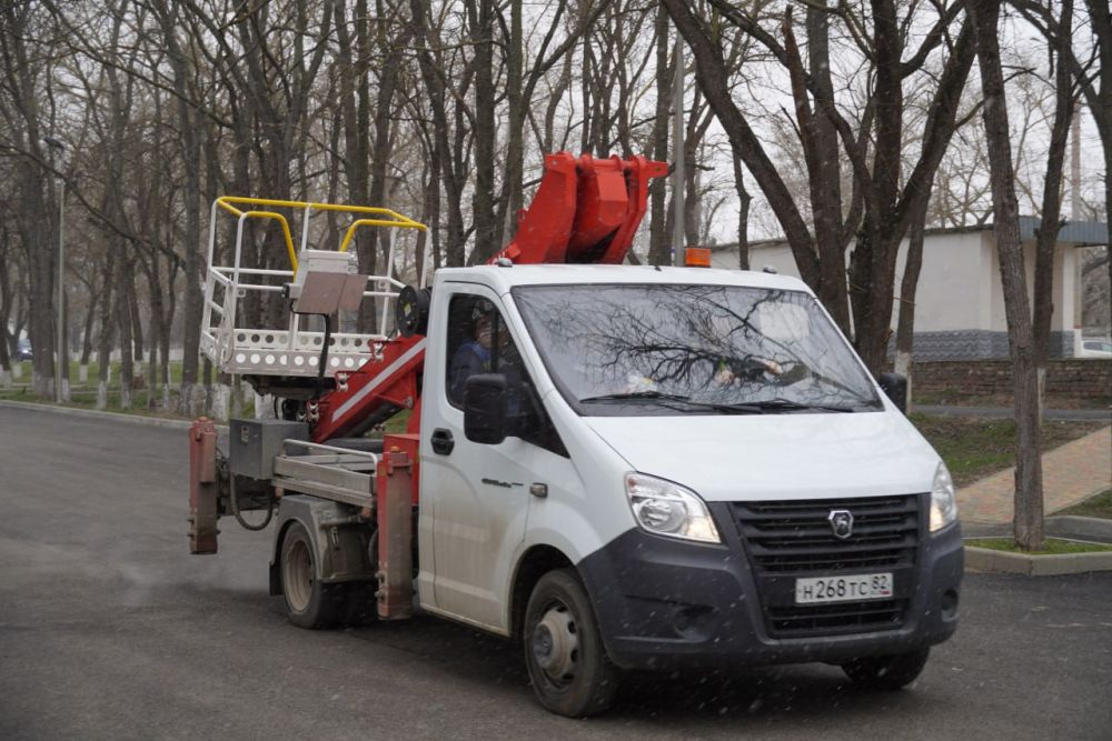 В сквере у кинотеатра «Украина» заменены 4 светильника В сквере у кинотеатра «Украина» заменены 4 светильника