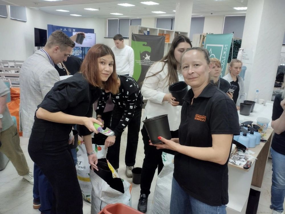Добро внутри. На базе Крымского многопрофильного колледжа города Симферополя функционирует Добро.Центр «Неравнодушные». Руководит Центром советник директора по воспитанию Сарвилина Александра Александровна. Добро.Центр... Добро внутри. На базе Крымского многопрофильного колледжа города Симферополя функционирует Добро.Центр «Неравнодушные». Руководит Центром советник директора по воспитанию Сарвилина Александра Александровна. Добро.Центр...