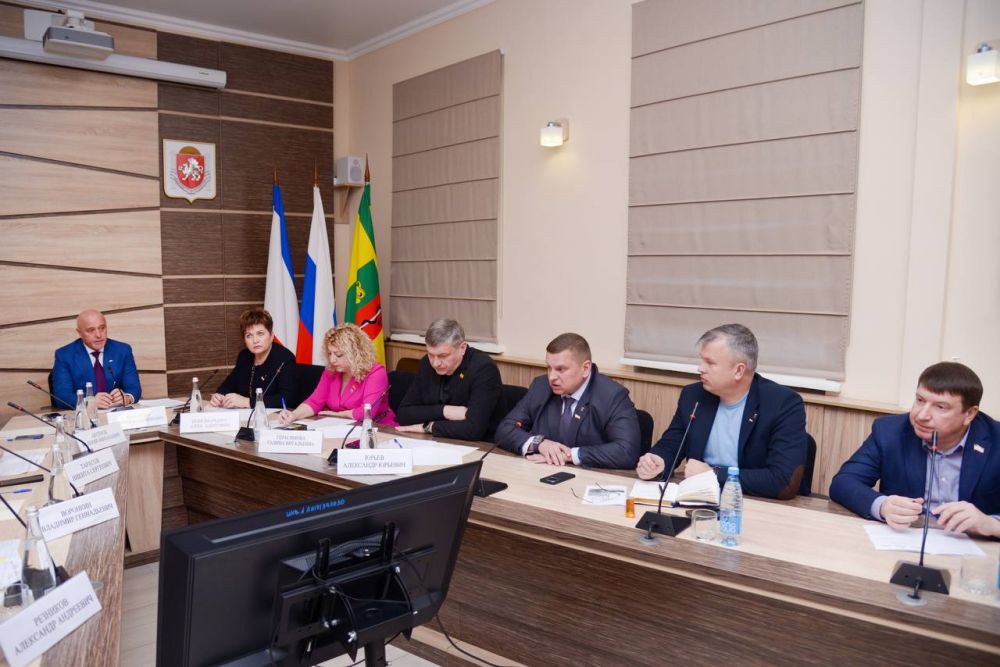 На выездном заседании Комитета по строительству, жилищной политике и топливно-энергетическому комплексу под председательством Валерия Коваленко депутаты обсудили газификацию населённых пунктов, строительство социальных... На выездном заседании Комитета по строительству, жилищной политике и топливно-энергетическому комплексу под председательством Валерия Коваленко депутаты обсудили газификацию населённых пунктов, строительство социальных...