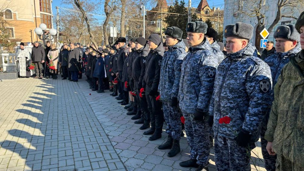 В Евпатории полицейские традиционно приняли участие в мероприятии, посвящённом памяти погибших бойцов спецподразделения ОМОН «Беркут» В Евпатории полицейские традиционно приняли участие в мероприятии, посвящённом памяти погибших бойцов спецподразделения ОМОН «Беркут»
