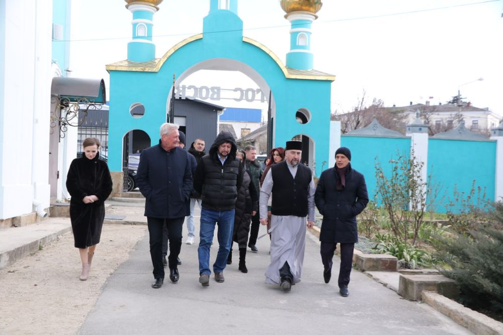 Ольга Урайкина: Делегация во главе с председателем Государственного Совета Республики Крым Владимиром Константиновым посетила церковь Феодоровской иконы Божией матери Ольга Урайкина: Делегация во главе с председателем Государственного Совета Республики Крым Владимиром Константиновым посетила церковь Феодоровской иконы Божией матери
