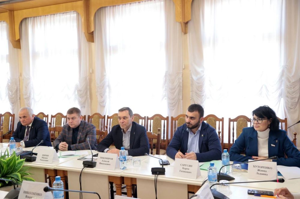 Как член Общественной палаты Крыма принял участие в заседании Комитета ГС РК по народной дипломатии и межрегиональным связям Как член Общественной палаты Крыма принял участие в заседании Комитета ГС РК по народной дипломатии и межрегиональным связям