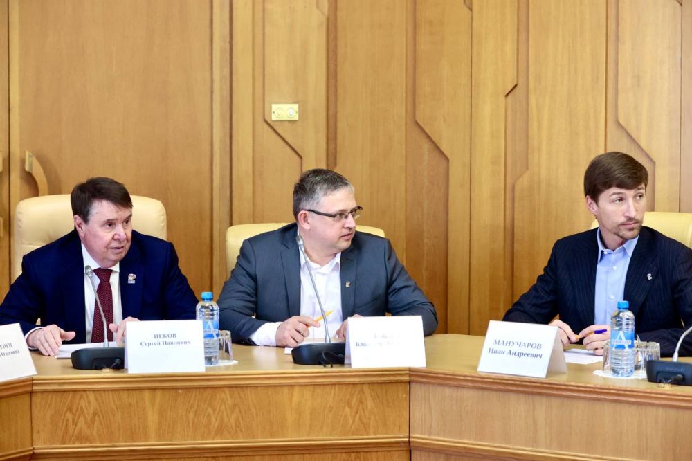 В состав IV созыва Молодёжного парламента при Государственном Совете Республики Крым вошли 55 молодых крымчан, среди которых — участники СВО, общественные деятели, спортсмены и педагоги В состав IV созыва Молодёжного парламента при Государственном Совете Республики Крым вошли 55 молодых крымчан, среди которых — участники СВО, общественные деятели, спортсмены и педагоги