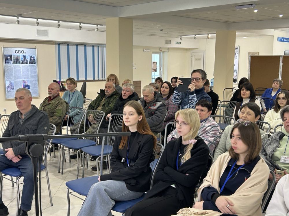 Екатерина Алтабаева: Сегодня вручила Благодарственное письмо сенатора постоянному представителю Наблюдательного совета Музейного историко-мемориального комплекса «35-я береговая батарея» Андрею Александровичу Заброде Екатерина Алтабаева: Сегодня вручила Благодарственное письмо сенатора постоянному представителю Наблюдательного совета Музейного историко-мемориального комплекса «35-я береговая батарея» Андрею Александровичу Заброде