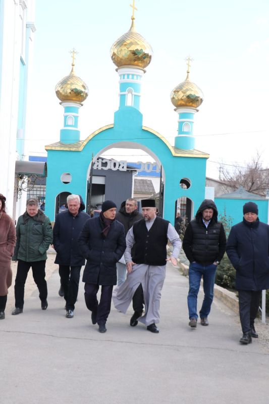 Ольга Урайкина: Делегация во главе с председателем Государственного Совета Республики Крым Владимиром Константиновым посетила церковь Феодоровской иконы Божией матери Ольга Урайкина: Делегация во главе с председателем Государственного Совета Республики Крым Владимиром Константиновым посетила церковь Феодоровской иконы Божией матери