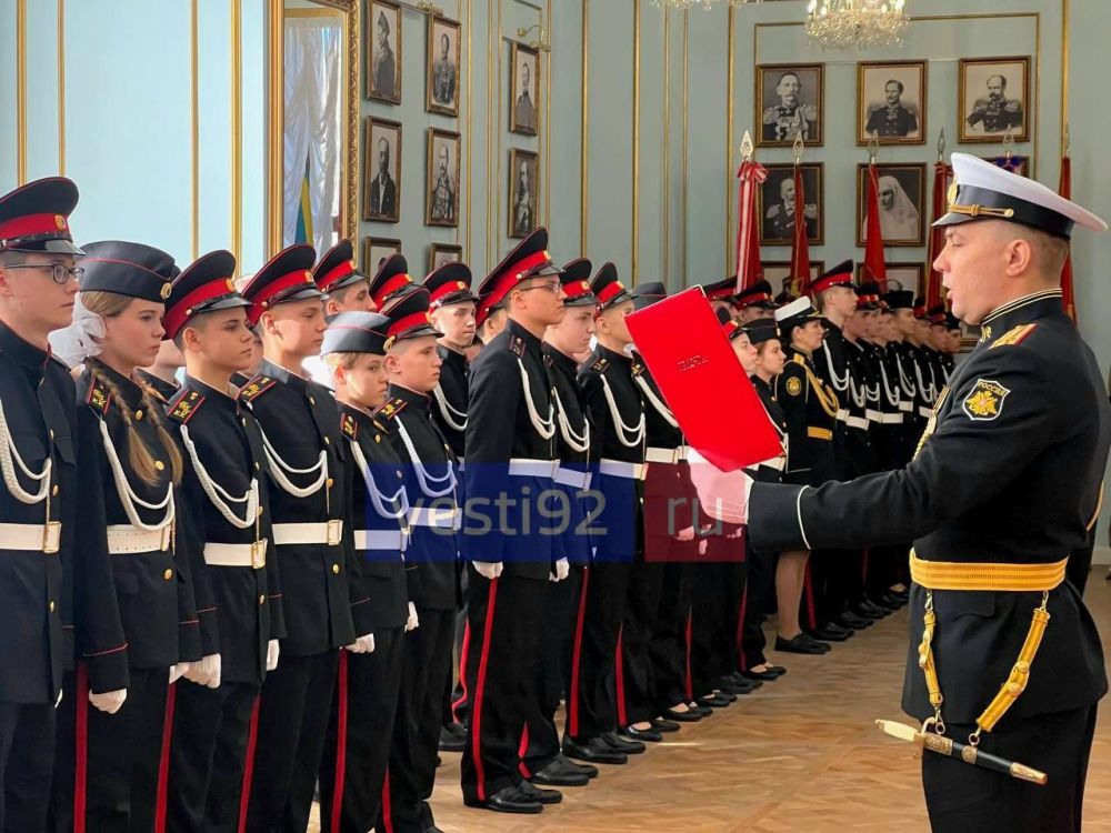 61 воспитанник Севастопольского кадетского корпуса СК РФ и 5 его сотрудников приняли торжественную клятву 61 воспитанник Севастопольского кадетского корпуса СК РФ и 5 его сотрудников приняли торжественную клятву