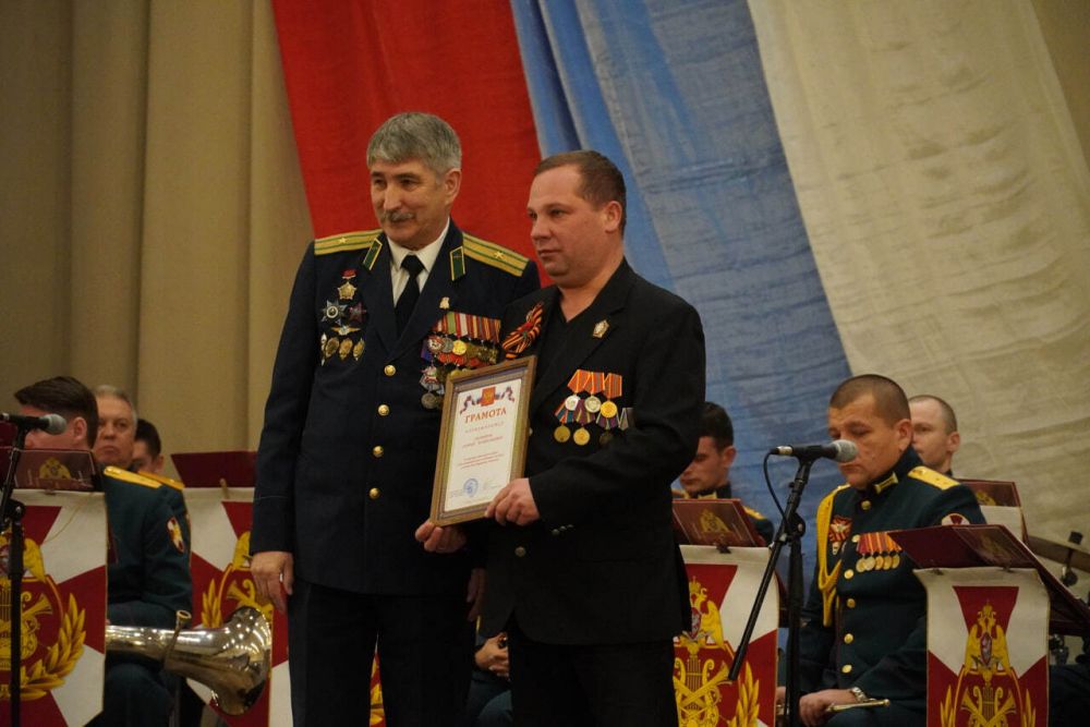 #городские_новости. В Керчи вручили награды ветеранам, военнослужащим, волонтерам. В канун Дня защитника Отечества состоялось торжественное собрание в культурном центре им.Ю.И.Богатикова #городские_новости. В Керчи вручили награды ветеранам, военнослужащим, волонтерам. В канун Дня защитника Отечества состоялось торжественное собрание в культурном центре им.Ю.И.Богатикова